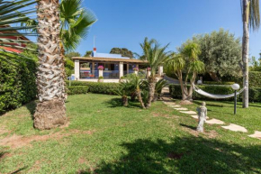 Jasmine house near the sandy beach parking & wifi